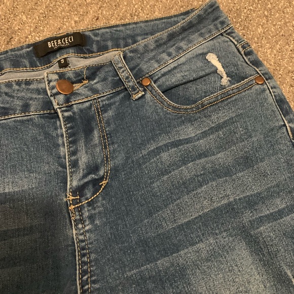 EUC Juniors Size 9 Distressed Jean Bee & Ceci Los Angeles Medium Wash - Picture 9 of 11